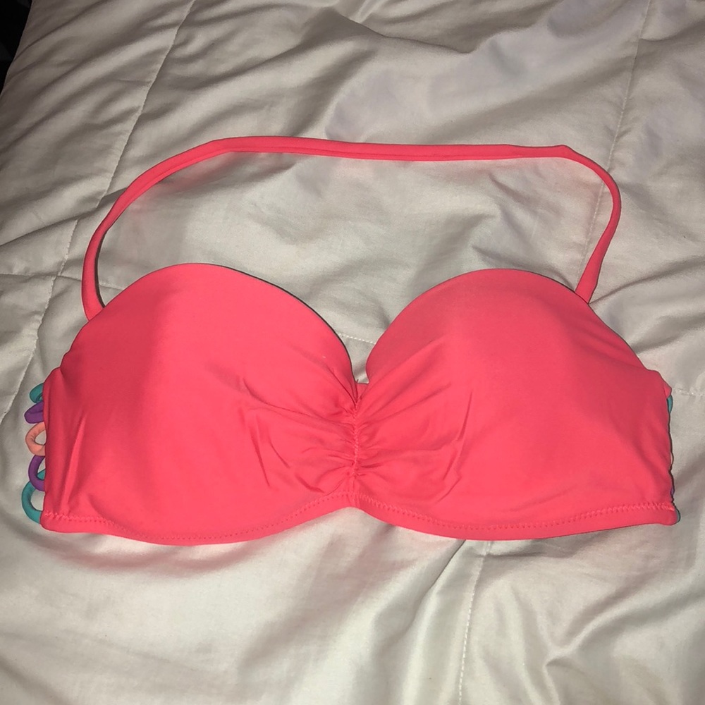 Bikini top.